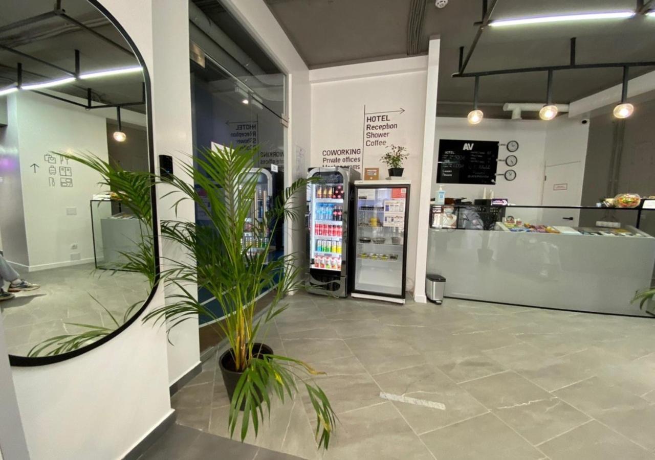 Av-1 Capsule Hotel Киев Экстерьер фото