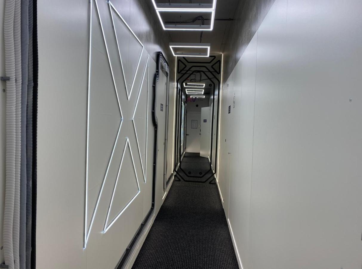 Av-1 Capsule Hotel Киев Экстерьер фото