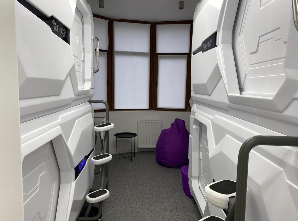 Av-1 Capsule Hotel Киев Экстерьер фото