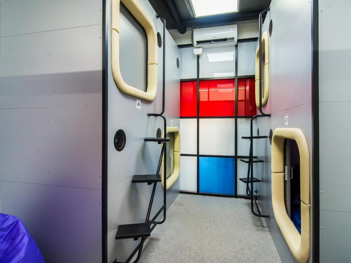 Av-1 Capsule Hotel Киев Экстерьер фото