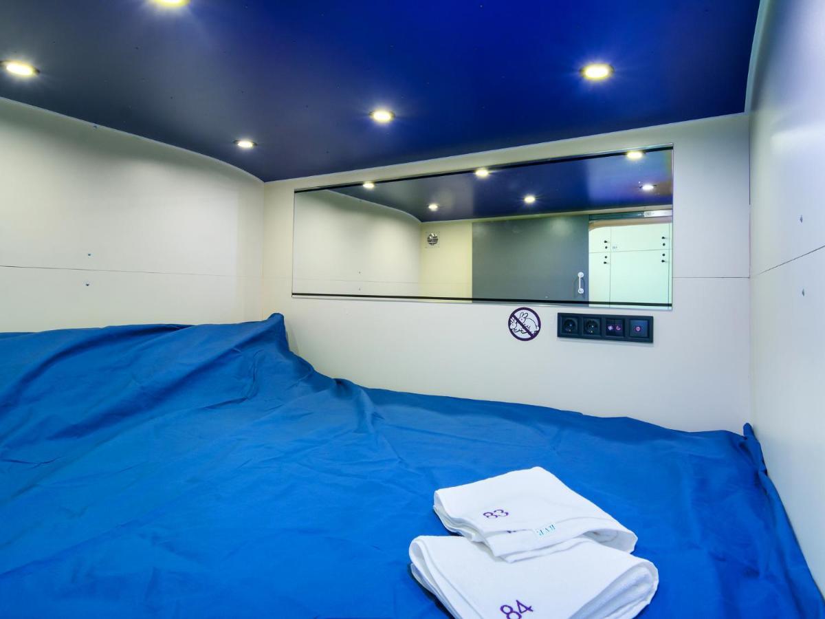Av-1 Capsule Hotel Киев Экстерьер фото