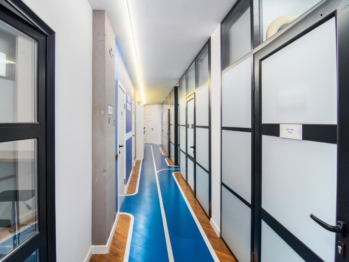 Av-1 Capsule Hotel Киев Экстерьер фото