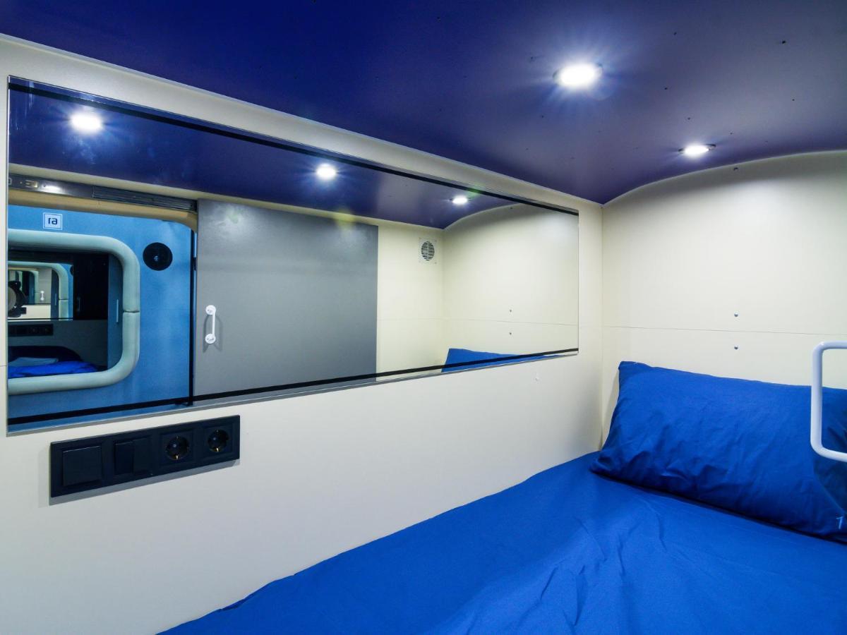 Av-1 Capsule Hotel Киев Экстерьер фото