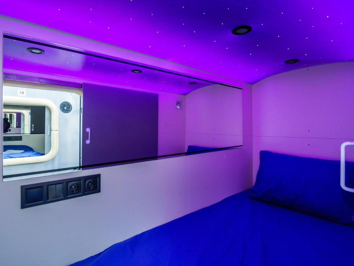 Av-1 Capsule Hotel Киев Экстерьер фото