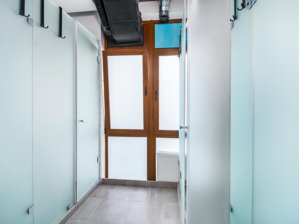 Av-1 Capsule Hotel Киев Экстерьер фото