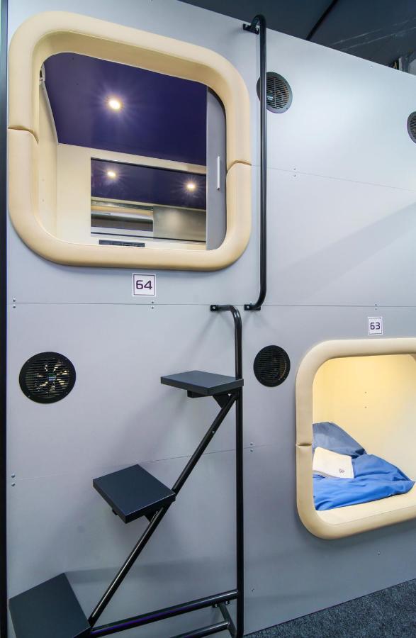 Av-1 Capsule Hotel Киев Экстерьер фото
