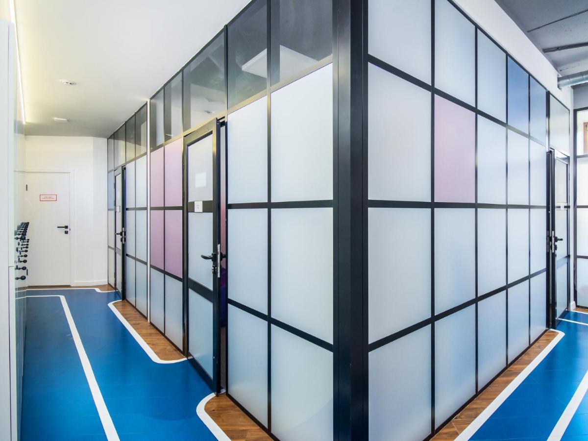 Av-1 Capsule Hotel Киев Экстерьер фото