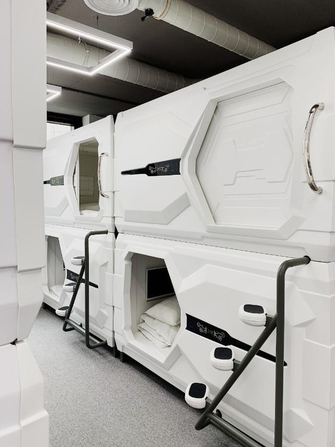 Av-1 Capsule Hotel Киев Экстерьер фото