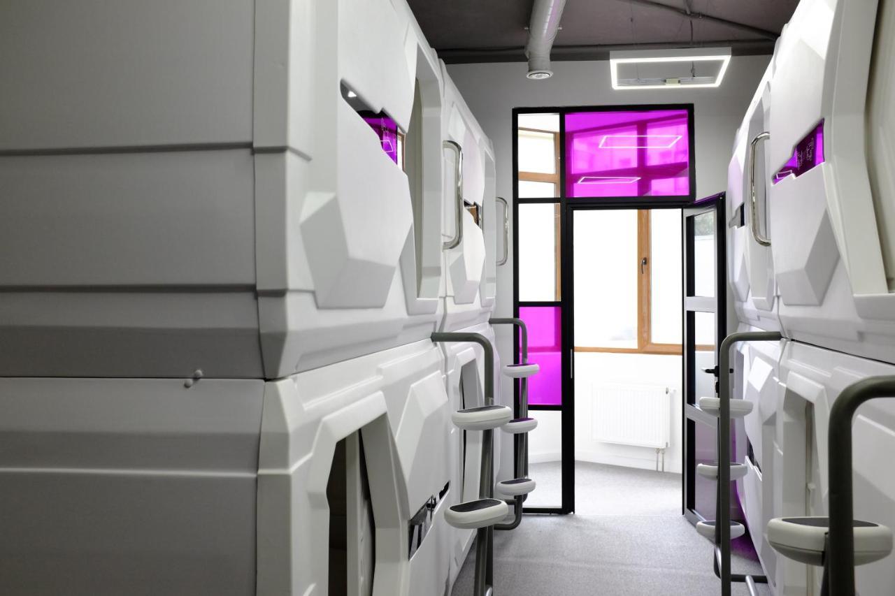 Av-1 Capsule Hotel Киев Экстерьер фото