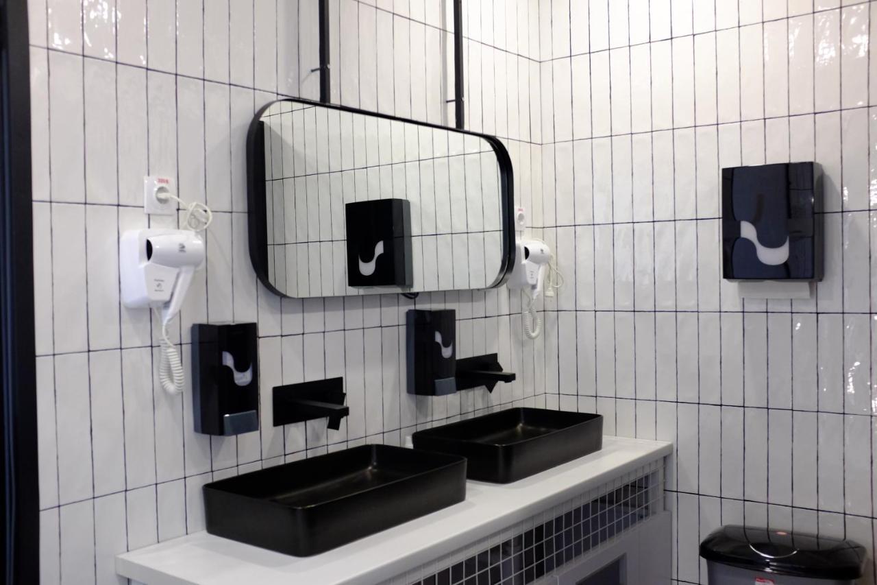 Av-1 Capsule Hotel Киев Экстерьер фото