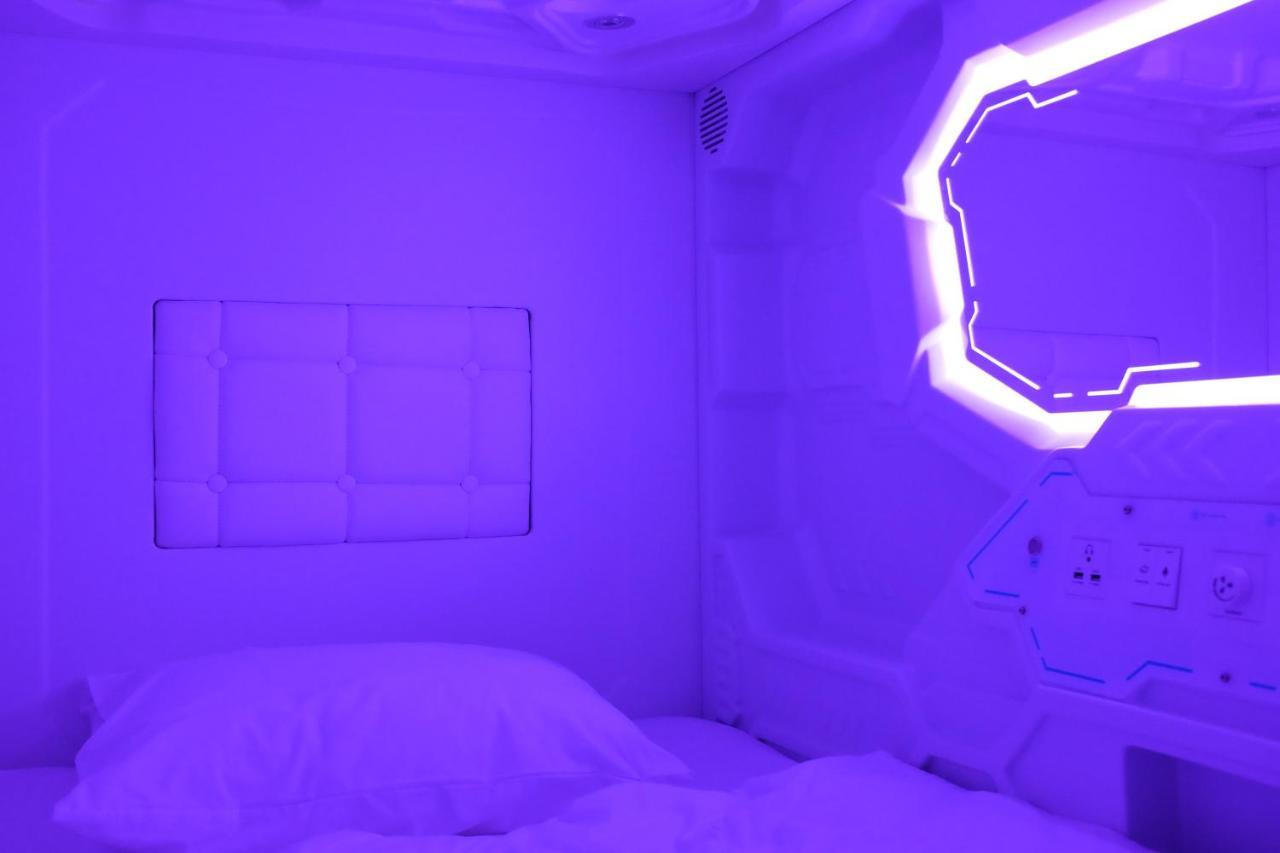 Av-1 Capsule Hotel Киев Экстерьер фото