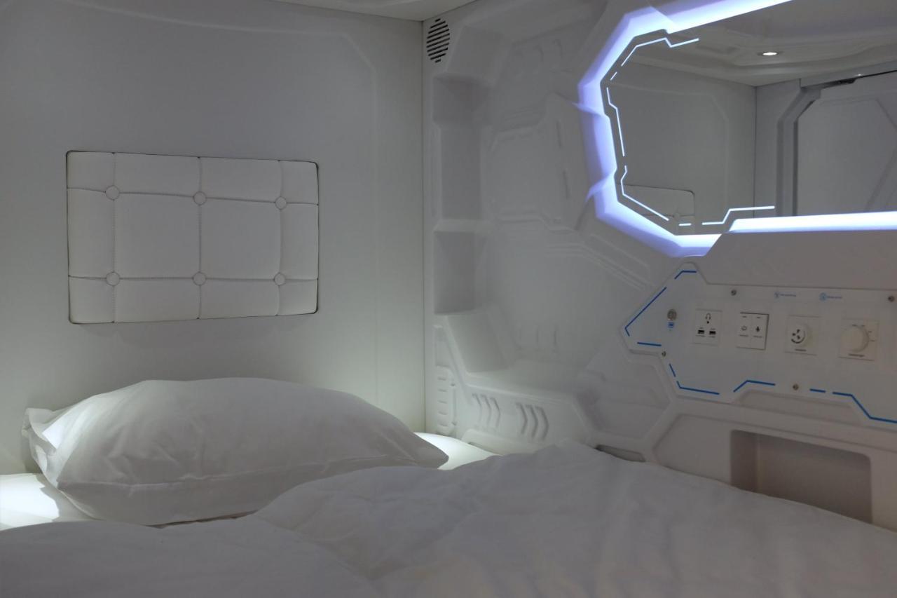 Av-1 Capsule Hotel Киев Экстерьер фото