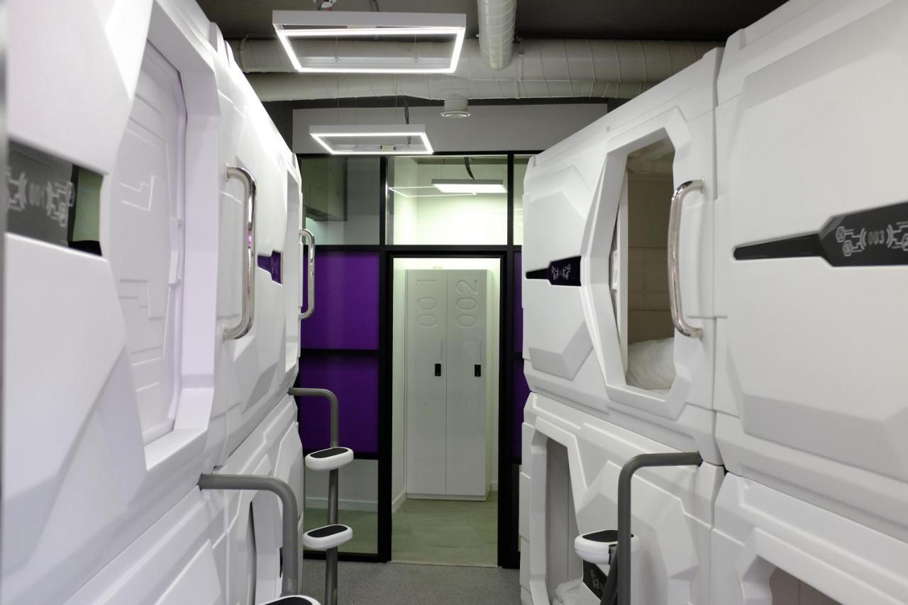 Av-1 Capsule Hotel Киев Экстерьер фото