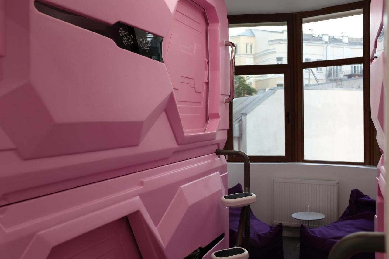 Av-1 Capsule Hotel Киев Экстерьер фото